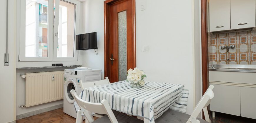 MONOLOCALE RISTRUTTURATO ED ARREDATO CON AMPIO BALCONE E VISTA APERTA –  VIA RAFFAELLO  – 400 m DAL MARE – BORGHETTO SANTO SPIRITO