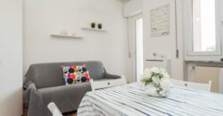 MONOLOCALE RISTRUTTURATO ED ARREDATO CON AMPIO BALCONE E VISTA APERTA –  VIA RAFFAELLO  – 400 m DAL MARE – BORGHETTO SANTO SPIRITO