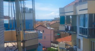 TRILOCALE CON AMPIO BALCONE VISTA MARE + BOX AUTO  – VIA MAZZINI/VIA MICHELANGELO – 400 m DAL MARE – BORGHETTO SANTO SPIRITO