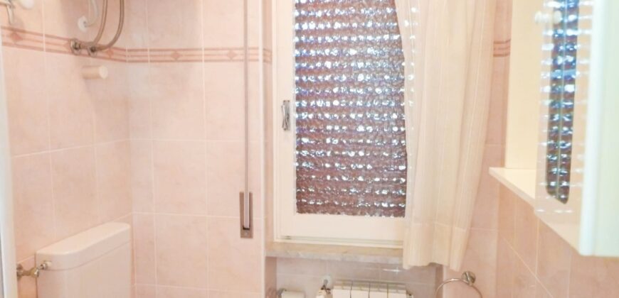 BILOCALE CON BALCONE ANGOLARE E VISTA APERTA – 400 m DAL MARE – BORGHETTO SANTO SPIRITO