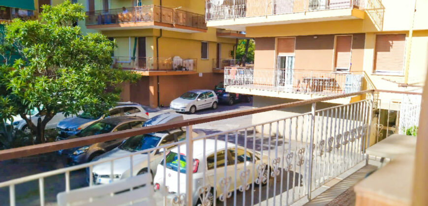 BILOCALE CON BALCONE ANGOLARE E VISTA APERTA – 400 m DAL MARE – BORGHETTO SANTO SPIRITO