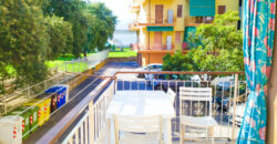 BILOCALE CON BALCONE ANGOLARE E VISTA APERTA – 400 m DAL MARE – BORGHETTO SANTO SPIRITO