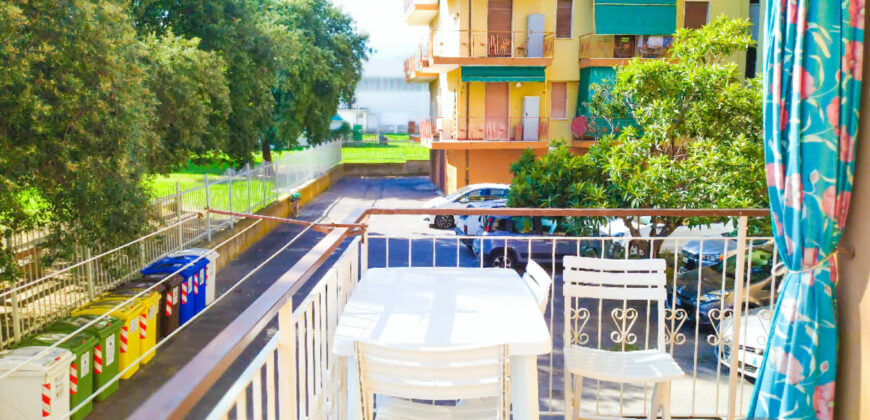 BILOCALE CON BALCONE ANGOLARE E VISTA APERTA – 400 m DAL MARE – BORGHETTO SANTO SPIRITO