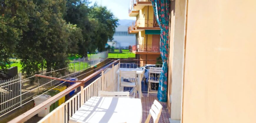 BILOCALE CON BALCONE ANGOLARE E VISTA APERTA – 400 m DAL MARE – BORGHETTO SANTO SPIRITO