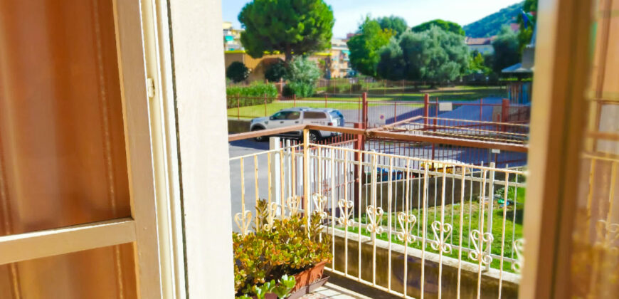 BILOCALE CON BALCONE ANGOLARE E VISTA APERTA – 400 m DAL MARE – BORGHETTO SANTO SPIRITO