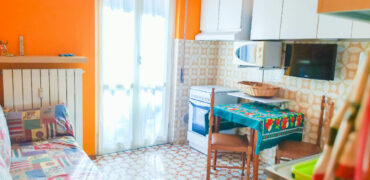 BILOCALE CON BALCONE ANGOLARE E VISTA APERTA – 400 m DAL MARE – BORGHETTO SANTO SPIRITO