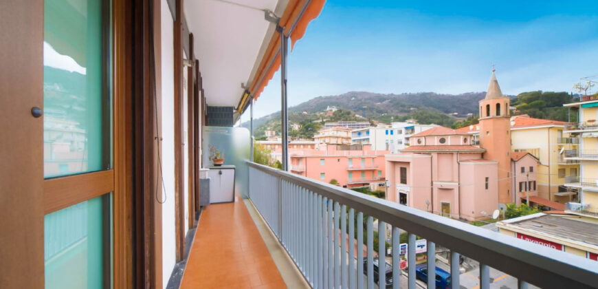 BILOCALE / TRILOCALE CON DOPPIO BALCONE –  VIA LEONARDO DA VINCI – 150 m DAL MARE – ALASSIO