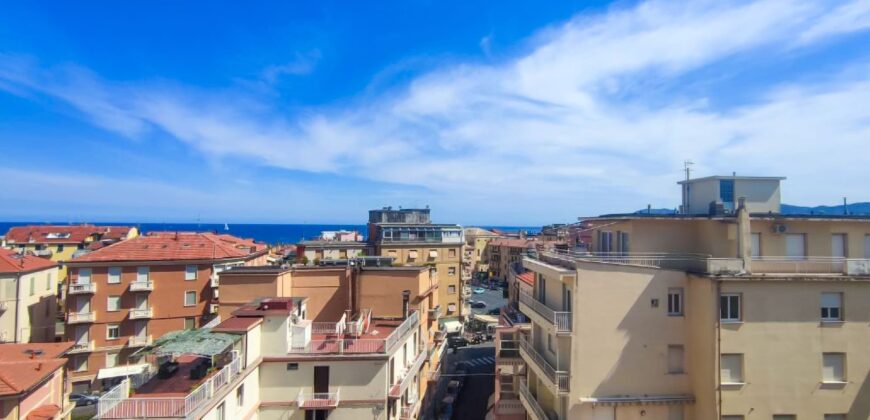 ATTICO VISTA MARE CON TERRAZZA + BOX AUTO – VIA LEONARDO DA VINCI – 300 m DAL MARE – ALASSIO