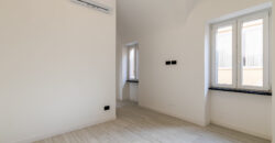 TRILOCALE COMPLETAMENTE RISTRUTTURATO E AFFACCIATO SUL MARE – VIA ROMA – ALASSIO