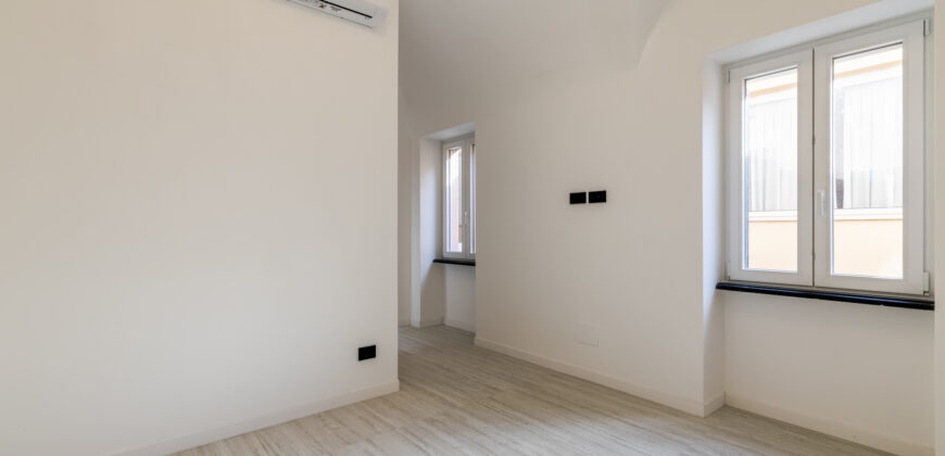 TRILOCALE COMPLETAMENTE RISTRUTTURATO E AFFACCIATO SUL MARE – VIA ROMA – ALASSIO