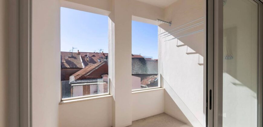 TRILOCALE CON TERRAZZINO, COMPLETAMENTE RISTRUTTURATO ED ARREDATO – VIA DANTE ALIGHIERI – 100 m DAL MARE – ALASSIO