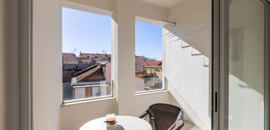 TRILOCALE CON TERRAZZINO, COMPLETAMENTE RISTRUTTURATO ED ARREDATO – VIA DANTE ALIGHIERI – 100 m DAL MARE – ALASSIO