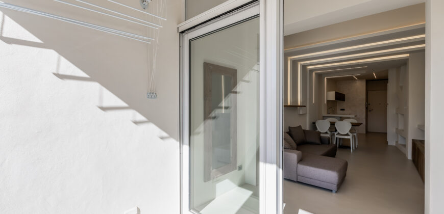 TRILOCALE CON TERRAZZINO, COMPLETAMENTE RISTRUTTURATO ED ARREDATO – VIA DANTE ALIGHIERI – 100 m DAL MARE – ALASSIO