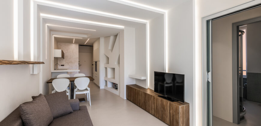 TRILOCALE CON TERRAZZINO, COMPLETAMENTE RISTRUTTURATO ED ARREDATO – VIA DANTE ALIGHIERI – 100 m DAL MARE – ALASSIO