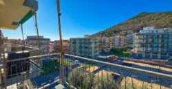 BILOCALE RISTRUTTURATO CON DOPPIO BALCONE –  VIA GIARDINI – 500 m DAL MARE – BORGHETTO SANTO SPIRITO