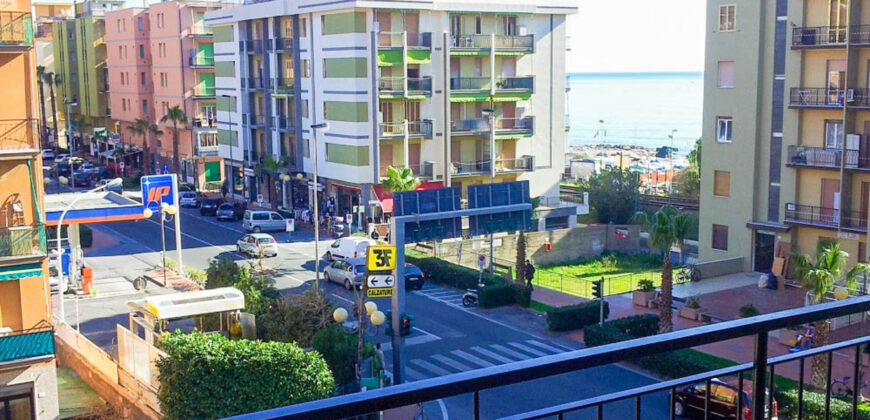BILOCALE CON BALCONE VISTA MARE E VISTA APERTA –  CORSO EUROPA – 80 m DAL MARE – BORGHETTO SANTO SPIRITO