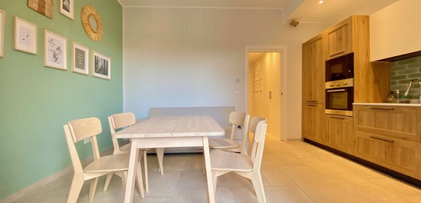 TRILOCALE COMPLETAMENTE RITRUTTURATO ED ARREDATO CON AMPIO TERRAZZO –  VIA IGNAZIO DELL’ORO  –  750 m DAL MARE – ALASSIO