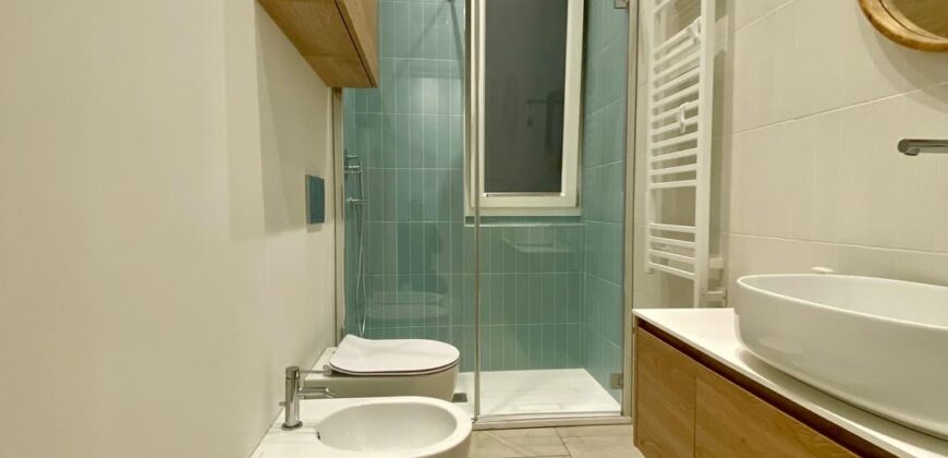 TRILOCALE COMPLETAMENTE RITRUTTURATO ED ARREDATO CON AMPIO TERRAZZO –  VIA IGNAZIO DELL’ORO  –  750 m DAL MARE – ALASSIO