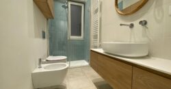 TRILOCALE COMPLETAMENTE RITRUTTURATO ED ARREDATO CON AMPIO TERRAZZO –  VIA IGNAZIO DELL’ORO  –  750 m DAL MARE – ALASSIO
