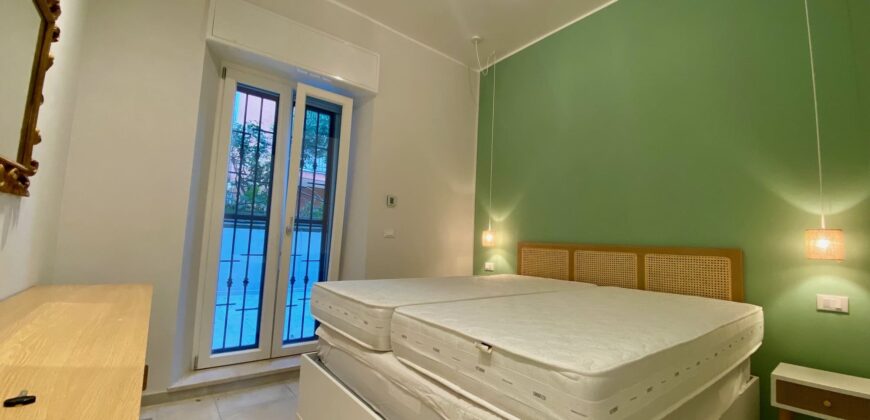 TRILOCALE COMPLETAMENTE RITRUTTURATO ED ARREDATO CON AMPIO TERRAZZO –  VIA IGNAZIO DELL’ORO  –  750 m DAL MARE – ALASSIO