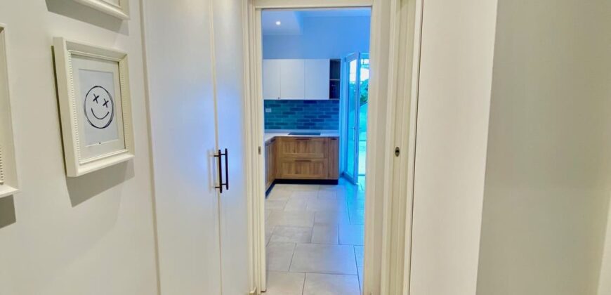 TRILOCALE COMPLETAMENTE RITRUTTURATO ED ARREDATO CON AMPIO TERRAZZO –  VIA IGNAZIO DELL’ORO  –  750 m DAL MARE – ALASSIO
