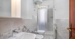 TRILOCALE CON DOPPIO BALCONE –  VIA DANTE – 150 m DAL MARE – BORGHETTO SANTO SPIRITO
