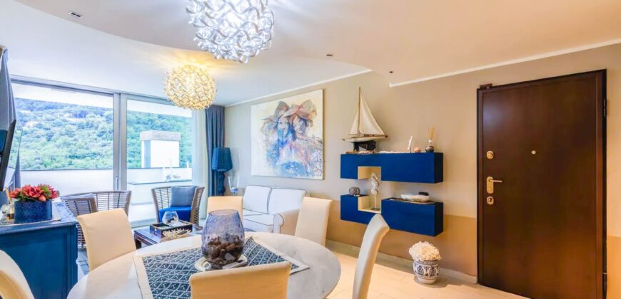 TRILOCALE RISTRUTTURATO CON TERRAZZO PANORAMICO VISTA MARE E BOX AUTO – VIA PRIVATA CAZULINI – 1,7 Km DAL MARE – ALASSIO