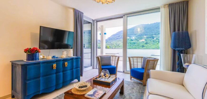 TRILOCALE RISTRUTTURATO CON TERRAZZO PANORAMICO VISTA MARE E BOX AUTO – VIA PRIVATA CAZULINI – 1,7 Km DAL MARE – ALASSIO
