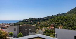 TRILOCALE RISTRUTTURATO CON TERRAZZO PANORAMICO VISTA MARE E BOX AUTO – VIA PRIVATA CAZULINI – 1,7 Km DAL MARE – ALASSIO