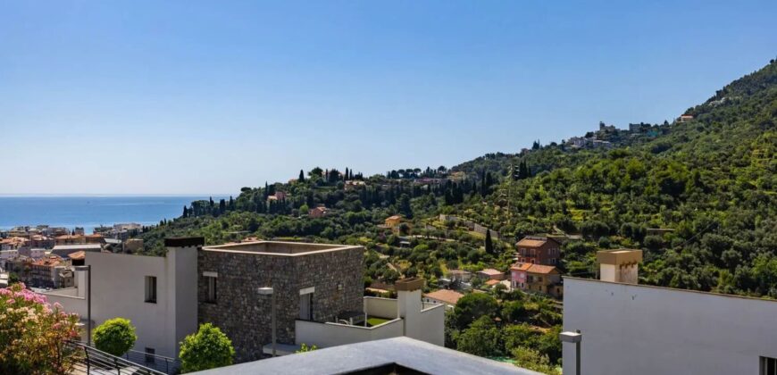 TRILOCALE RISTRUTTURATO CON TERRAZZO PANORAMICO VISTA MARE E BOX AUTO – VIA PRIVATA CAZULINI – 1,7 Km DAL MARE – ALASSIO