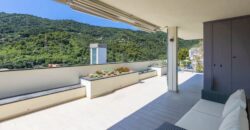 TRILOCALE RISTRUTTURATO CON TERRAZZO PANORAMICO VISTA MARE E BOX AUTO – VIA PRIVATA CAZULINI – 1,7 Km DAL MARE – ALASSIO