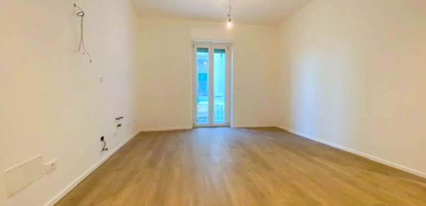 TRILOCALE RISTRUTTURATO CON DOPPIO BALCONE –  VIA BOGLIOLO – 250 m DAL MARE – ALASSIO