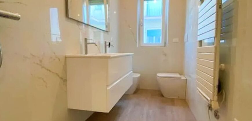 TRILOCALE RISTRUTTURATO CON DOPPIO BALCONE –  VIA BOGLIOLO – 250 m DAL MARE – ALASSIO