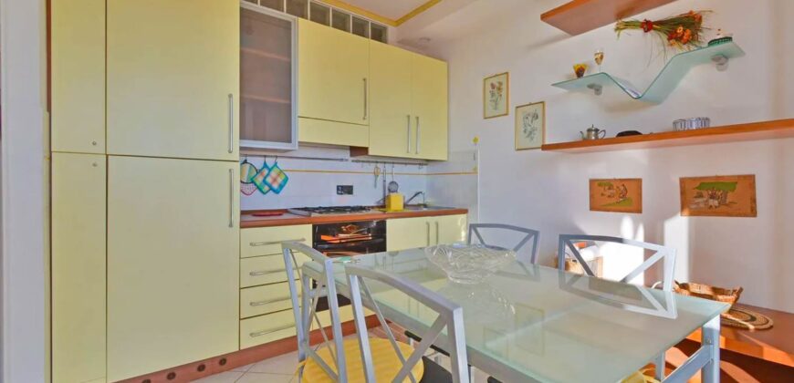 TRILOCALE CON TERRAZZINO VISTA MARE –  VIA AURELIA – 500 m DAL MARE – ROLLO (ANDORA)