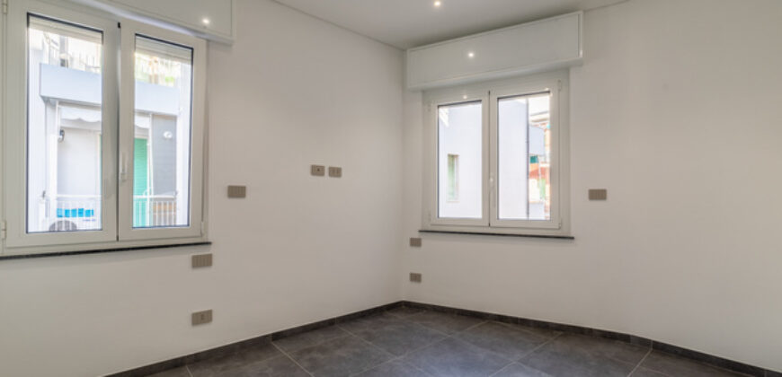 TRILOCALE COMPLETAMENTE RISTRUTTURATO ED ARREDATO –  VIA DON PICCAGLI – 50 m DAL MARE – ALASSIO