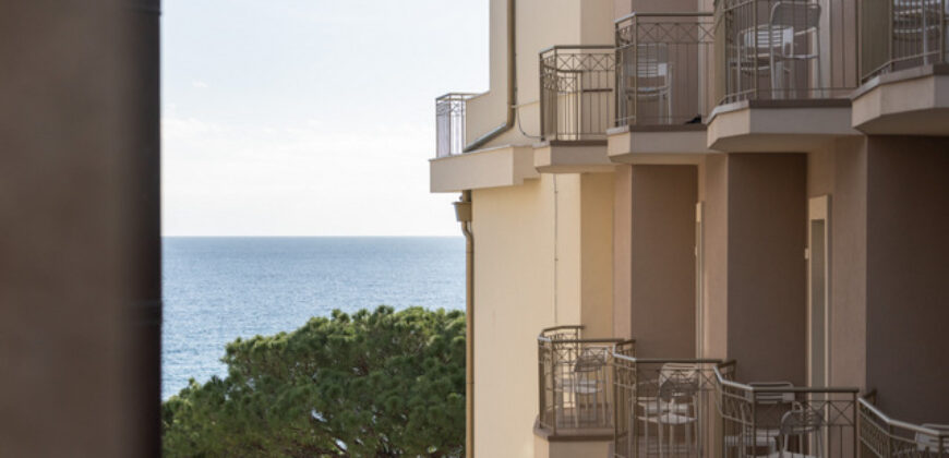 TRILOCALE COMPLETAMENTE RISTRUTTURATO ED ARREDATO –  VIA DON PICCAGLI – 50 m DAL MARE – ALASSIO