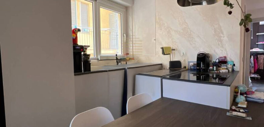 TRILOCALE COMPLETAMENTE RISTRUTTURATO CON TERRAZZO PANORAMICO, BOX AUTO E CANTINA ANNESSA –  VIALE HANBURY – 50 m DAL MARE – ALASSIO