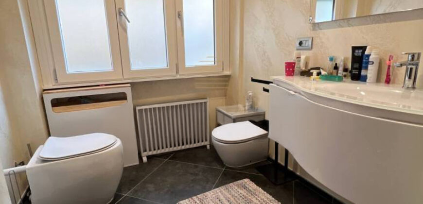TRILOCALE COMPLETAMENTE RISTRUTTURATO CON TERRAZZO PANORAMICO, BOX AUTO E CANTINA ANNESSA –  VIALE HANBURY – 50 m DAL MARE – ALASSIO