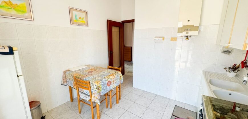 TRILOCALE CON DOPPIO BALCONE E POSTO AUTO –  VIA DANTE – 200 M DAL MARE – BORGHETTO SANTO SPIRITO