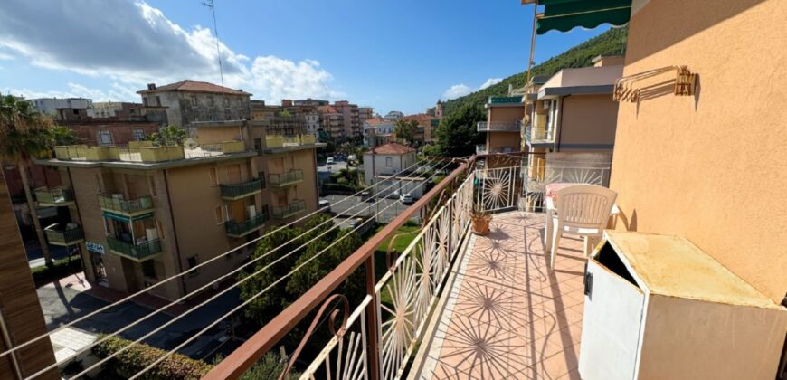 TRILOCALE CON DOPPIO BALCONE E POSTO AUTO –  VIA DANTE – 200 M DAL MARE – BORGHETTO SANTO SPIRITO
