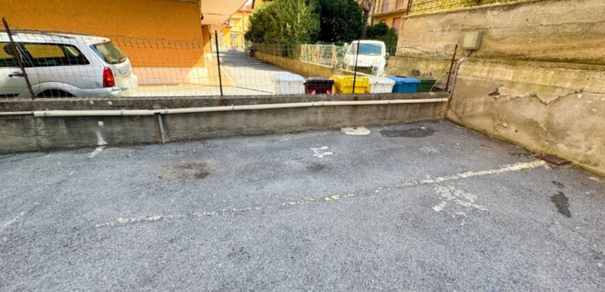 TRILOCALE CON DOPPIO BALCONE E POSTO AUTO –  VIA DANTE – 200 M DAL MARE – BORGHETTO SANTO SPIRITO