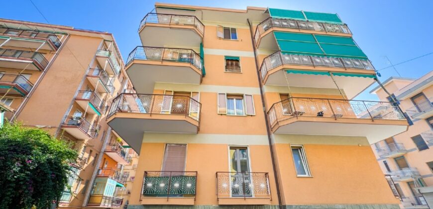 TRILOCALE CON DOPPIO BALCONE E POSTO AUTO –  VIA DANTE – 200 M DAL MARE – BORGHETTO SANTO SPIRITO