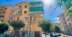 TRILOCALE CON DOPPIO BALCONE E POSTO AUTO –  VIA DANTE – 200 M DAL MARE – BORGHETTO SANTO SPIRITO