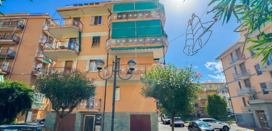 TRILOCALE CON DOPPIO BALCONE E POSTO AUTO –  VIA DANTE – 200 M DAL MARE – BORGHETTO SANTO SPIRITO