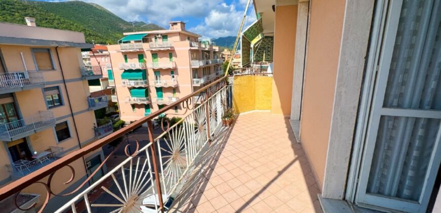 TRILOCALE CON DOPPIO BALCONE E POSTO AUTO –  VIA DANTE – 200 M DAL MARE – BORGHETTO SANTO SPIRITO