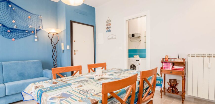 BILOCALE CON DOPPIO BALCONE E CANTINA –  VIA VERDI – 350 M DAL MARE – BORGHETTO SANTO SPIRITO