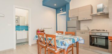 BILOCALE CON DOPPIO BALCONE E CANTINA –  VIA VERDI – 350 M DAL MARE – BORGHETTO SANTO SPIRITO