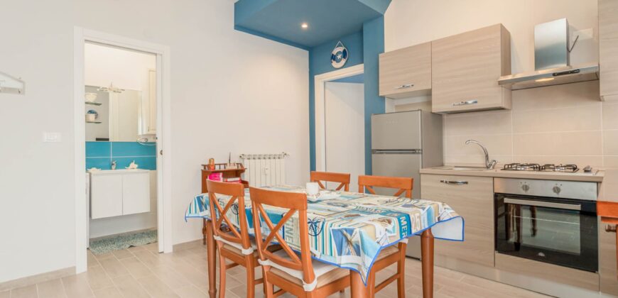 BILOCALE CON DOPPIO BALCONE E CANTINA –  VIA VERDI – 350 M DAL MARE – BORGHETTO SANTO SPIRITO